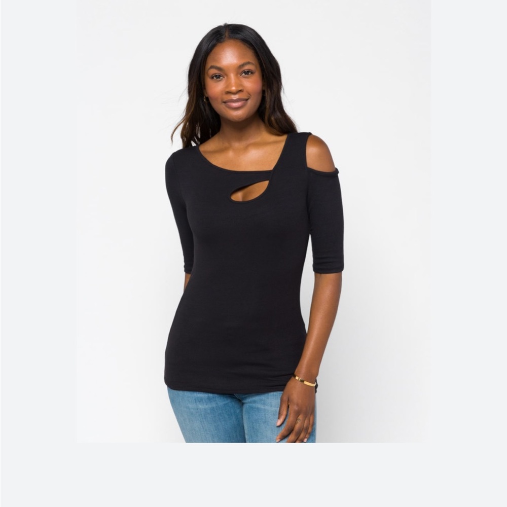 GOLDRAY
Garima Asymmetric Cold Shoulder Top